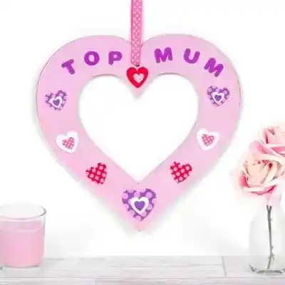Top Mum Heart Wreath craft activity